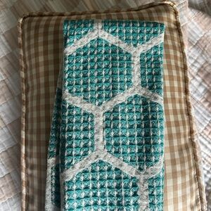 Modern Hand Towel Loom Weave Honeycomb Patterned Benetton’s Teal Green NEW!